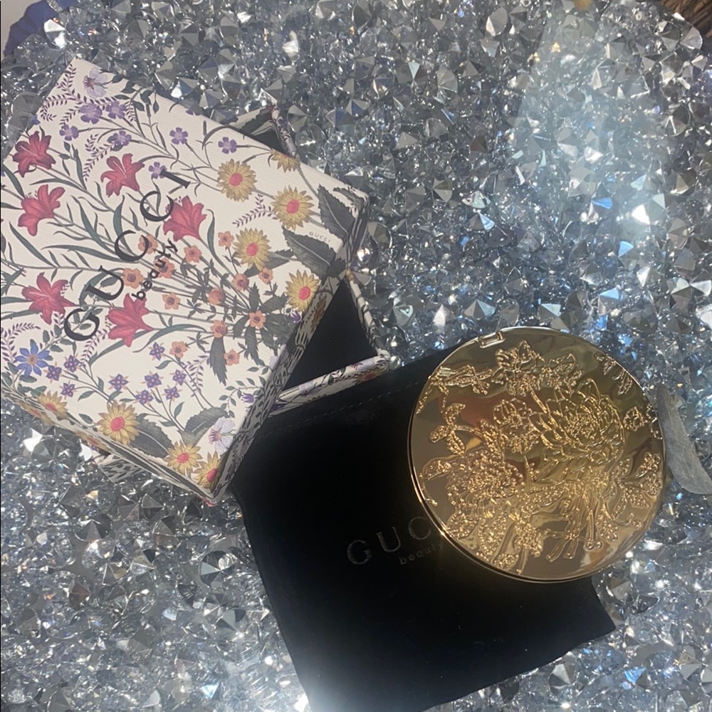 Gucci Gold Floral Compact nwt